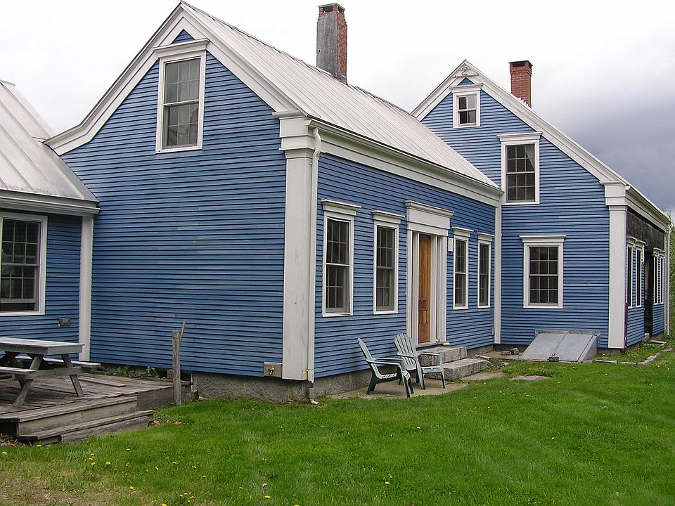1890 Maine Farmhouse & Barn