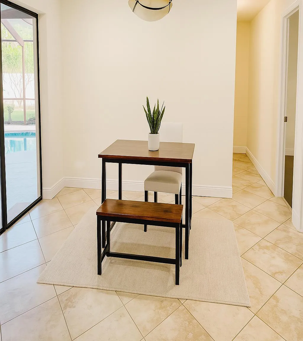 4 bed, 3.0 bath, 2315 sqft, $1,299 — Photo 4