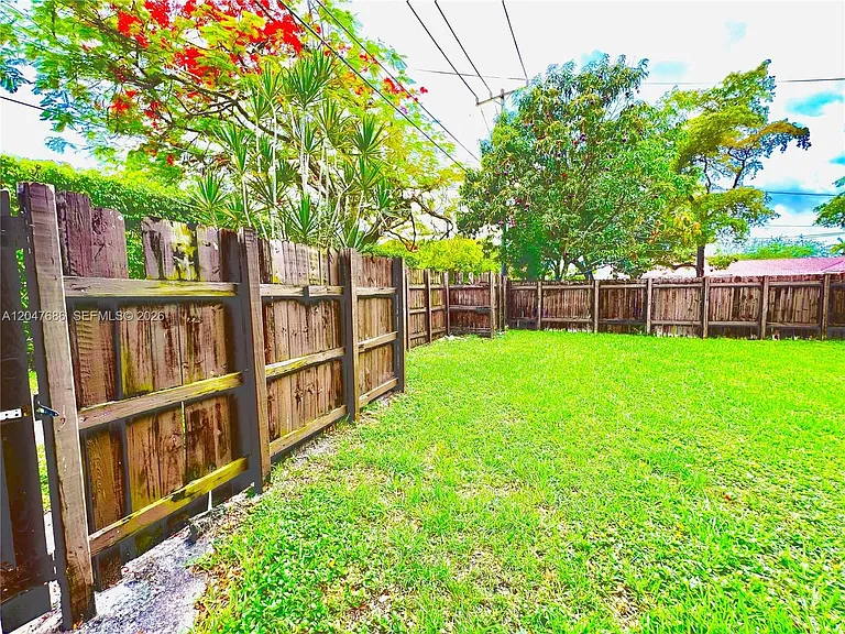 410 Pinecrest Dr #1 — Photo 8
