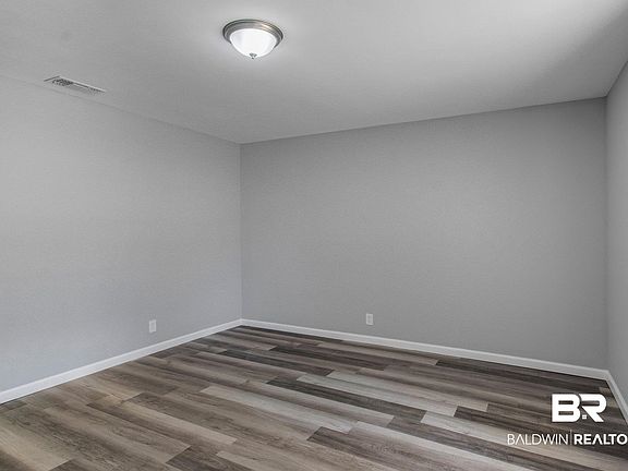 4th image of 1401 Warren Dr