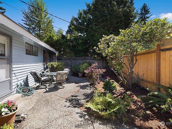 3rd image of 16431 NE 21st Street