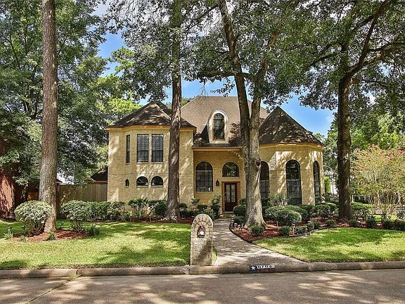 Welcome to the GORGEOUS 6782 Rial, in Champions Park North!