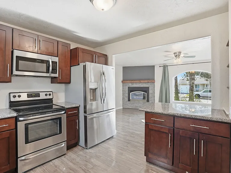 1328 W Gordon Ave — Photo 6