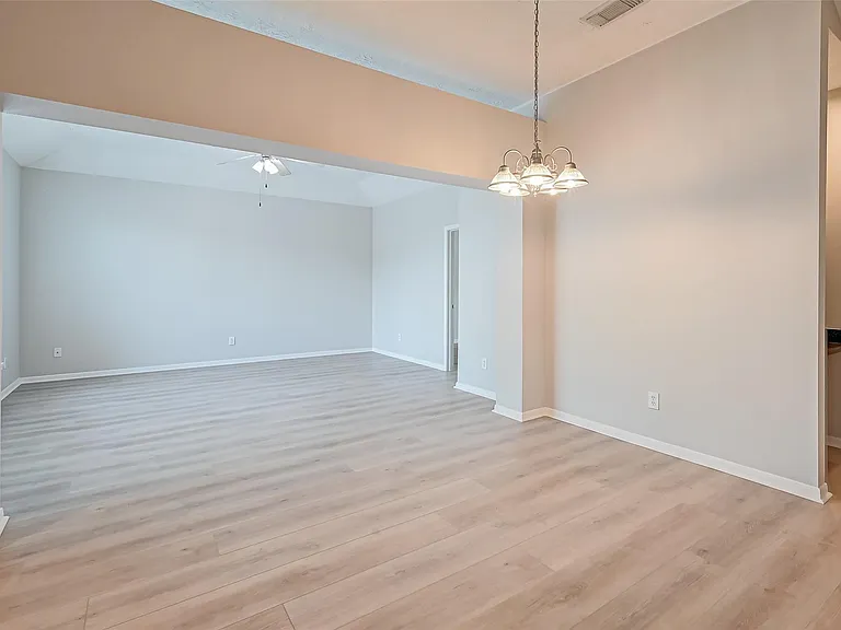 717 Cedarwood Dr — Photo 12