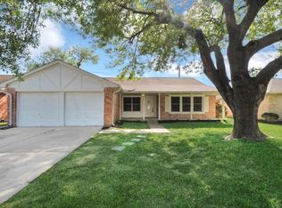 3711 Roseberry Dr, La Porte, TX 77571