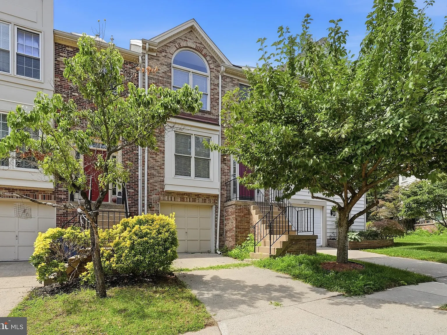 3 bed, 2.5 bath, 2048 sqft, $3,050 — Photo 1
