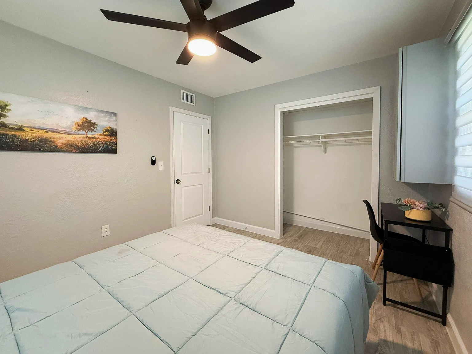 4 bed, 2.0 bath, 1114 sqft, $979 — Photo 2