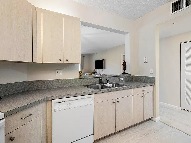 300 Uno Lago Dr #304 — Photo 11