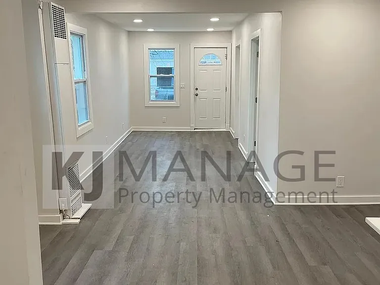 508 E Bernhard Ave — Photo 10