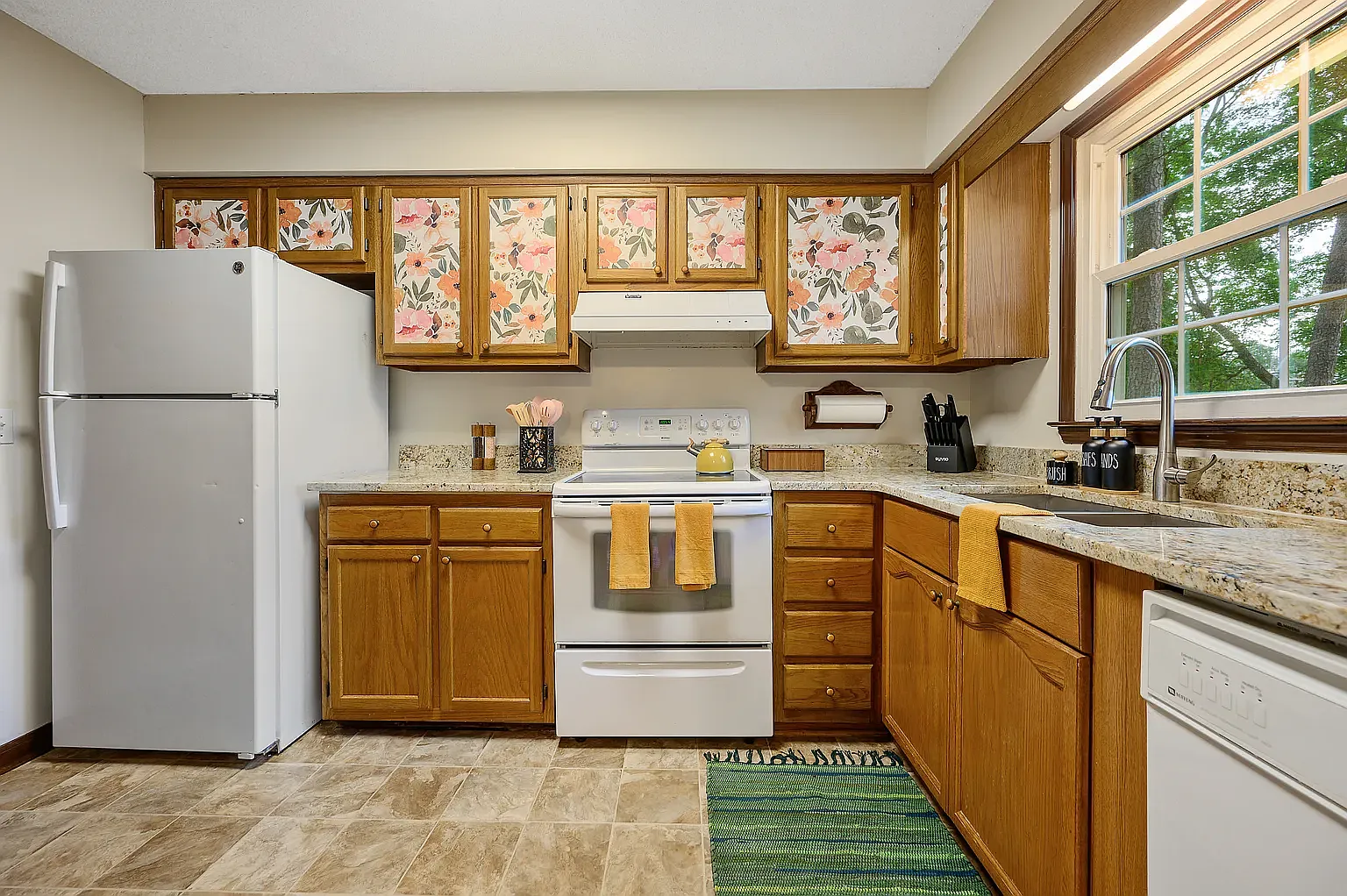 4 bed, 1955 sqft, $2,400 — Photo 3