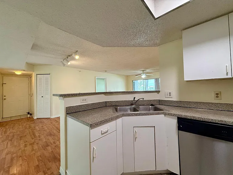 5065 Wiles Rd #204 — Photo 7