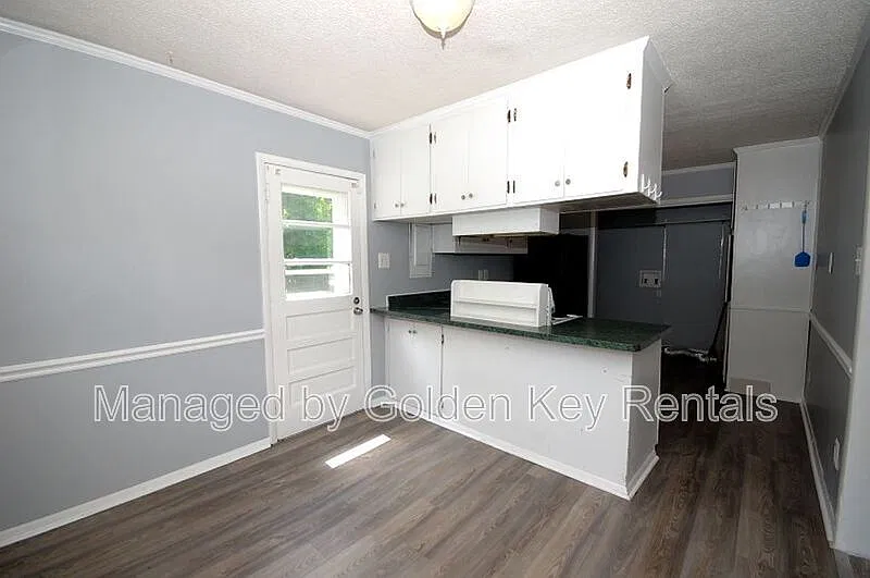 2 bed, 1.0 bath, 912 sqft, $1,100 — Photo 3