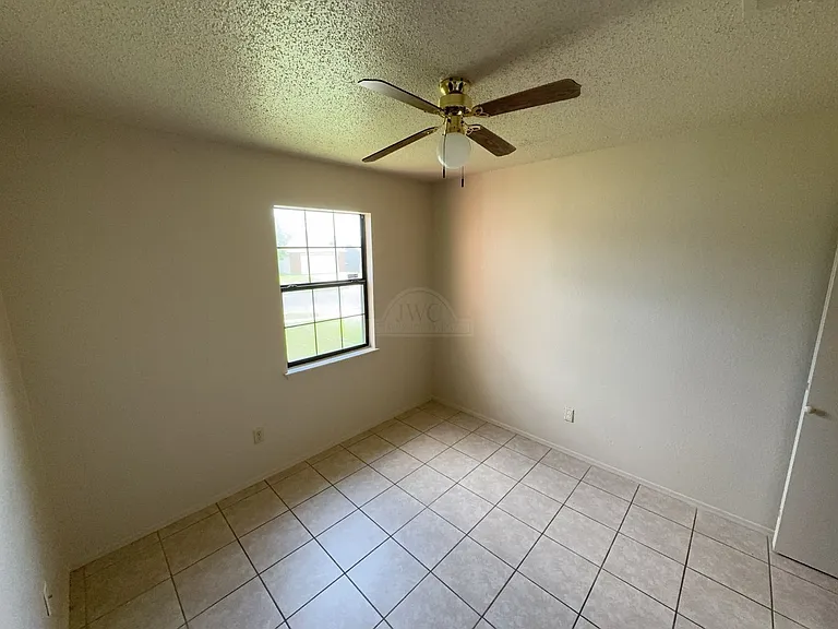 2208 Hemlock Dr — Photo 12