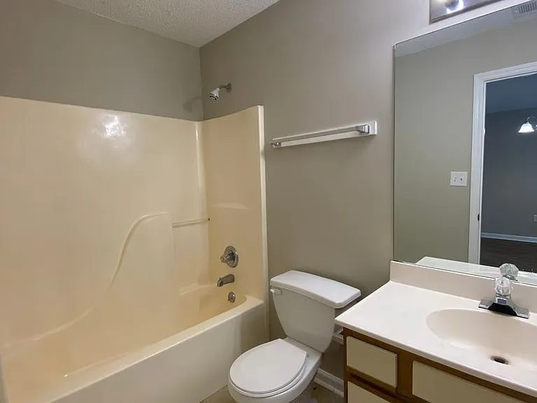 101 Cameron Ct — Photo 5