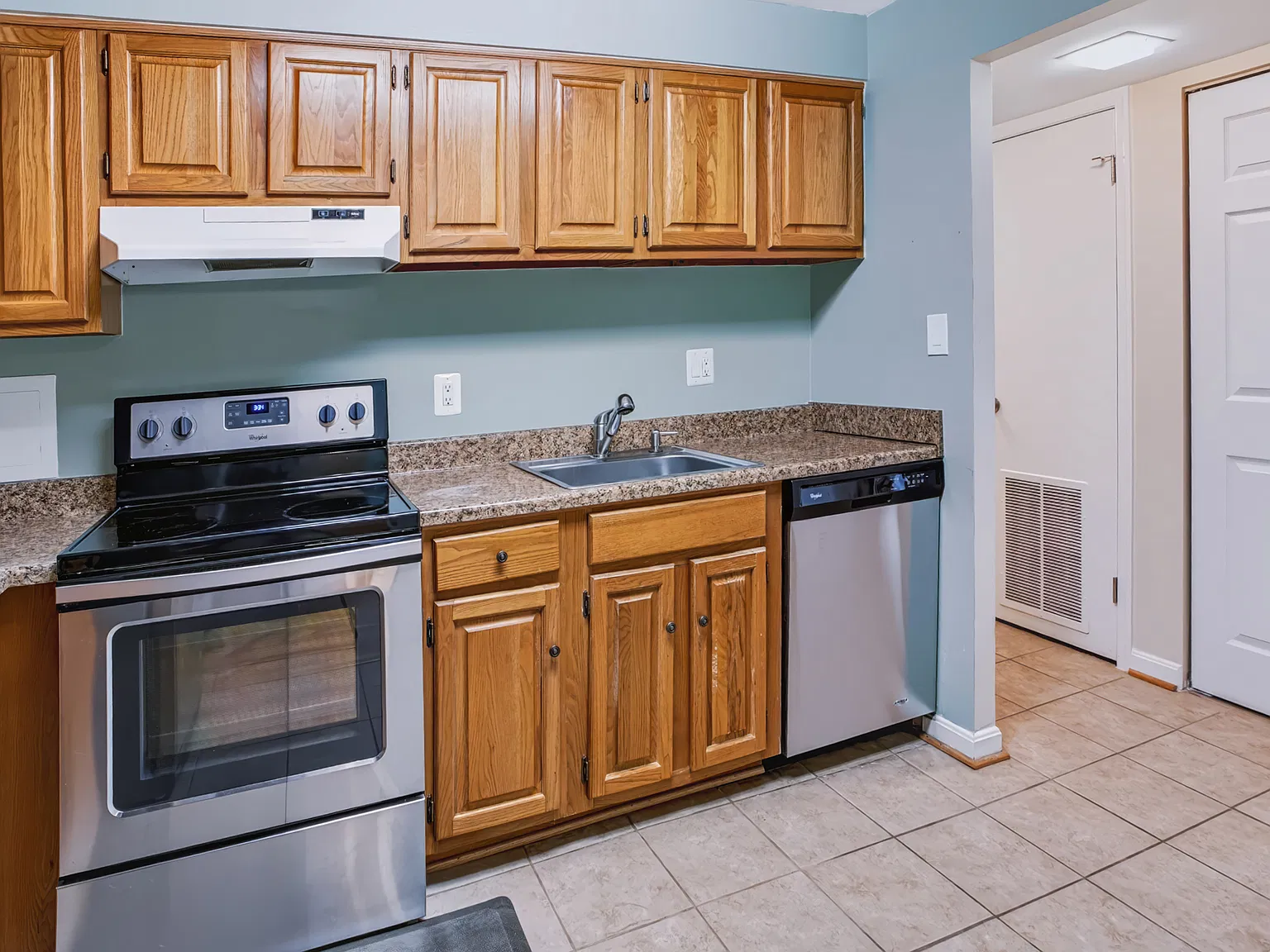 2 bed, 1026 sqft, $2,850 — Photo 3