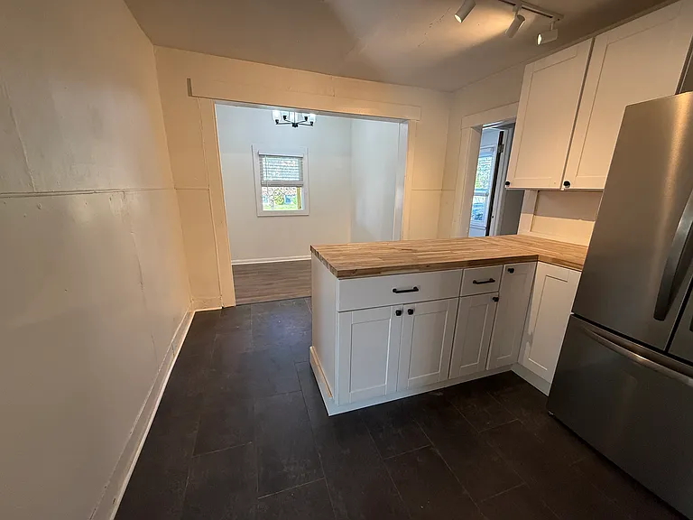 51 Howe St #A — Photo 4