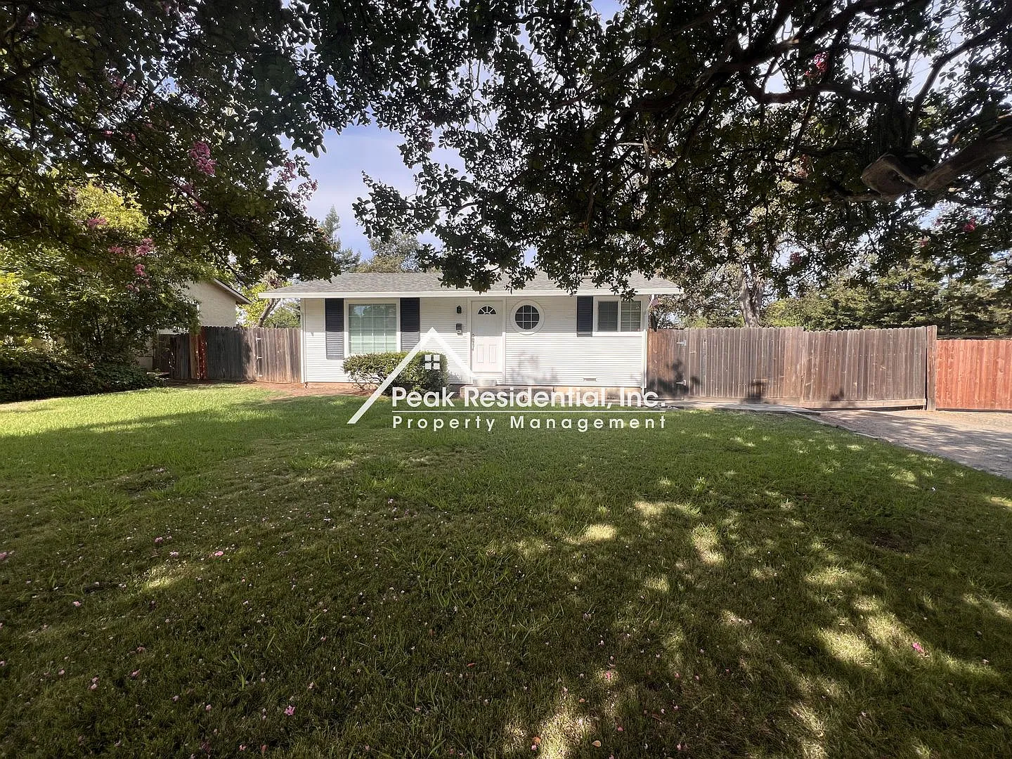 Wonderful 2bd/1.5ba Citrus Heights Home With Large Shop Space! — Photo 2