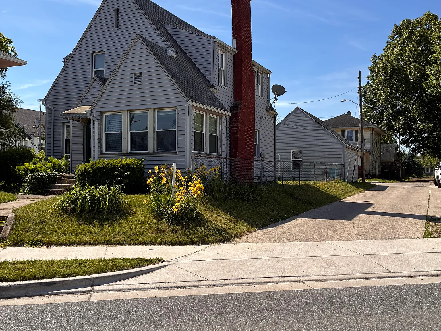 3 bed, 1500 sqft, $2,300 — Photo 3