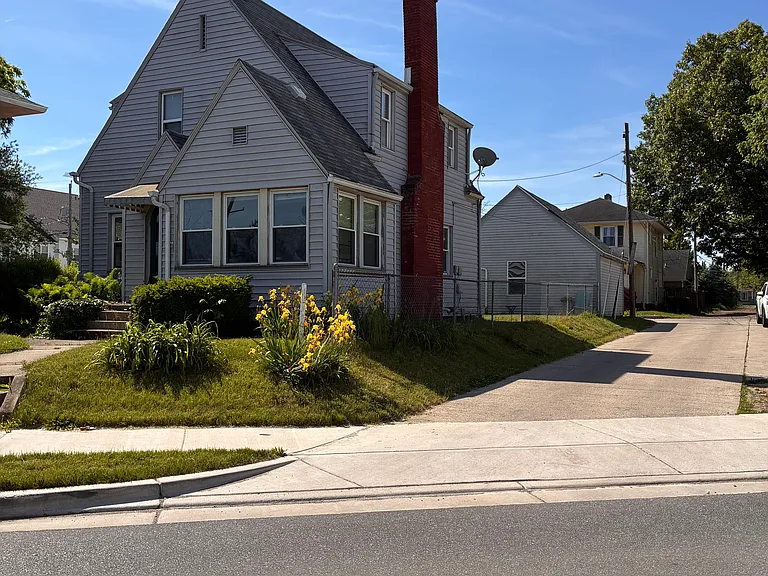 814 S Bend Ave — Photo 3