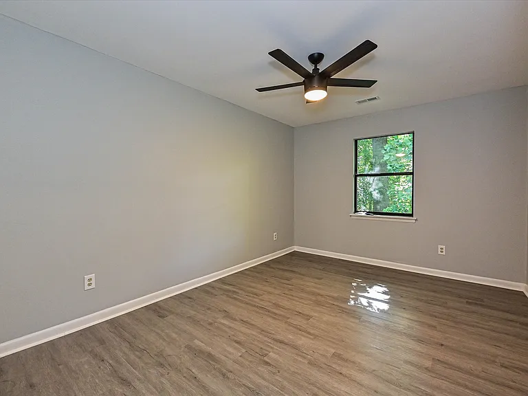 633 Pennwood Ln — Photo 22