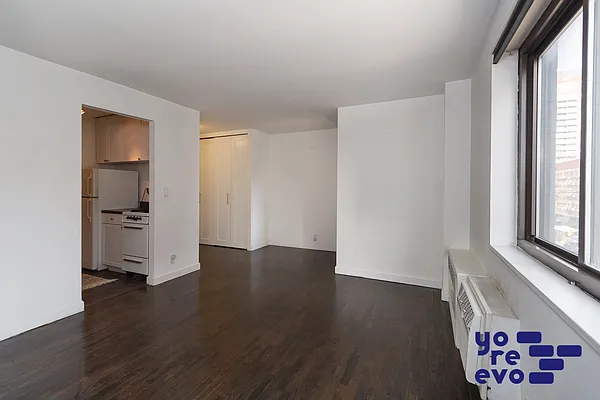 Sold by Yoreevo, LLC | media 2