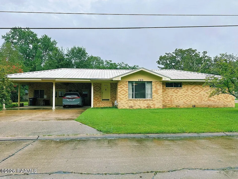 120 Guadalajara St