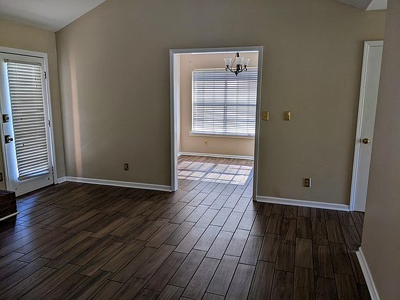 3rd image of 957 N Burbank Dr