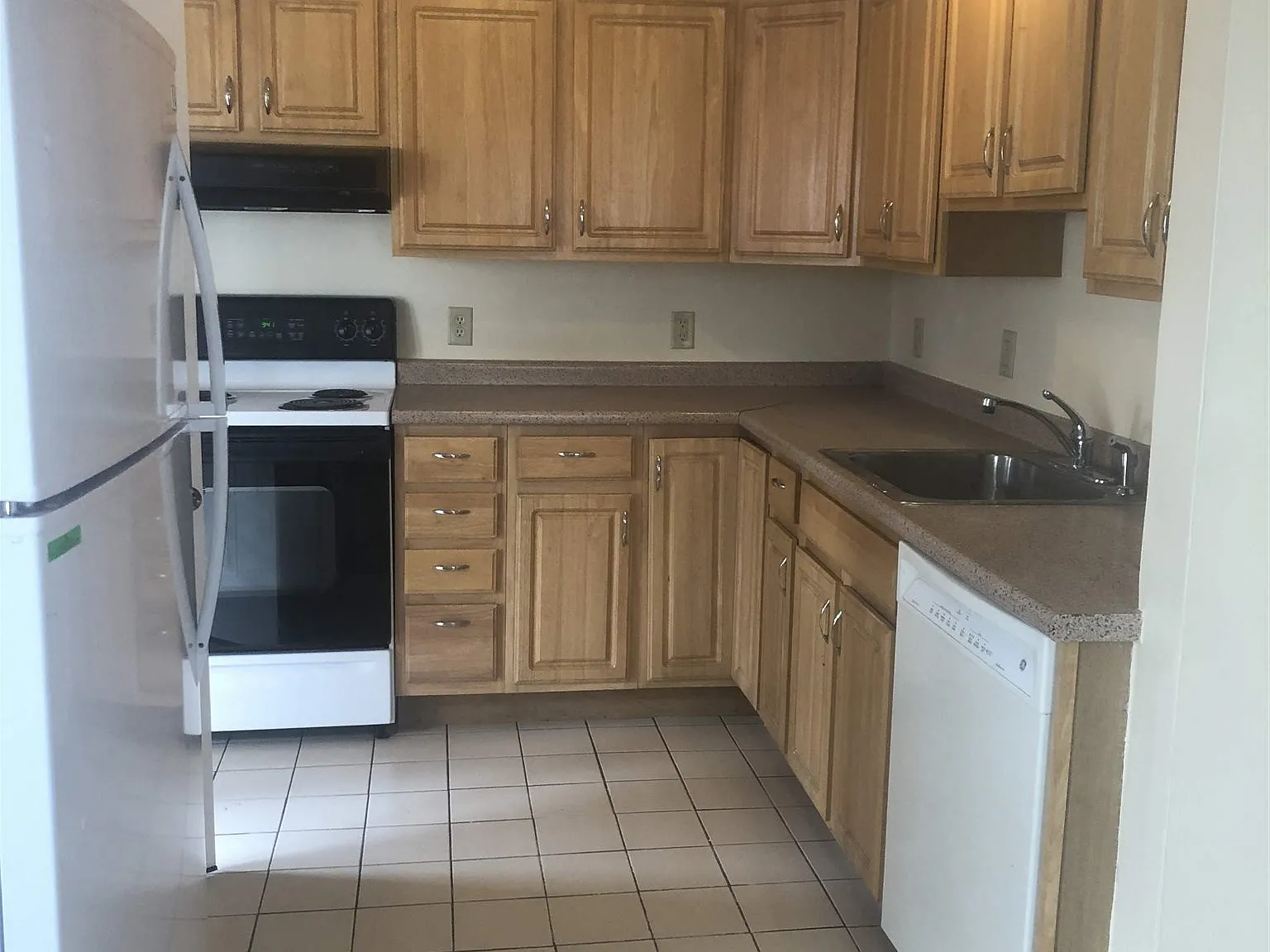 3 bed, 2.5 bath, 1100 sqft, $2,750 — Photo 2