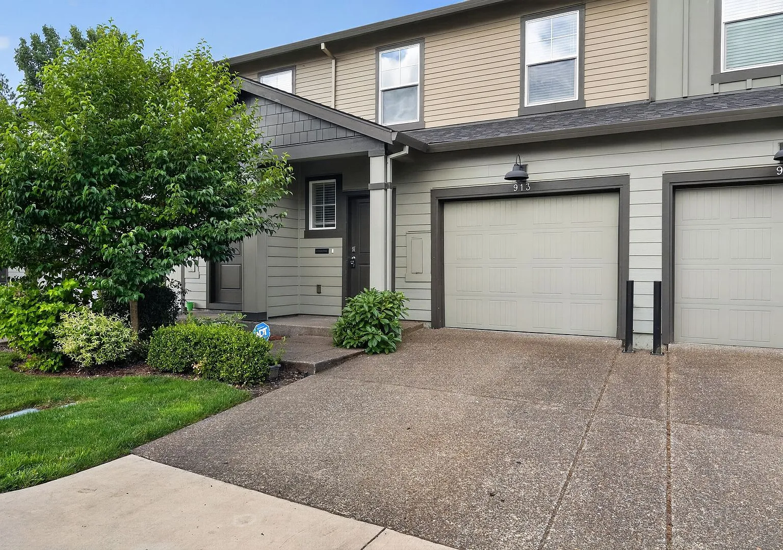 3 bed, 2.5 bath, 1480 sqft, $2,250 — Photo 1