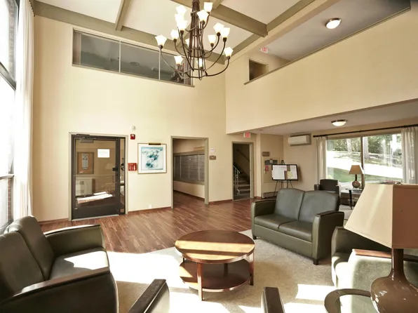 1601 N Innsbruck Dr APT 319, Minneapolis, MN 55432