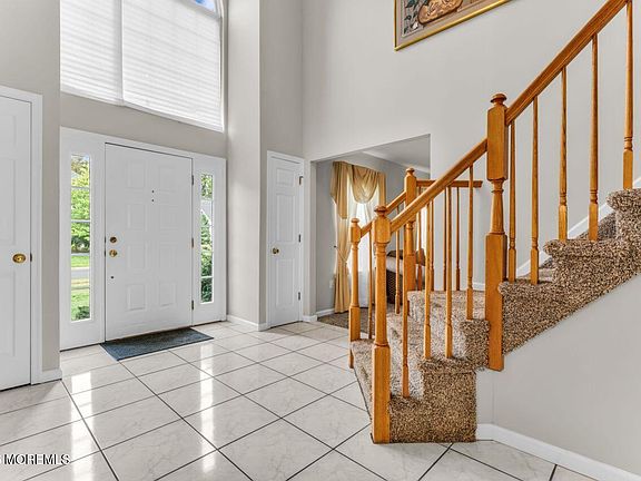 4th image of 383 Meadowood Road