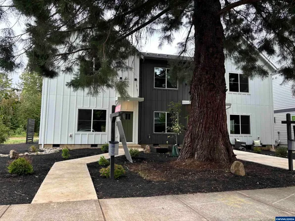 3761 Village Center Dr SE, Salem, OR 97302