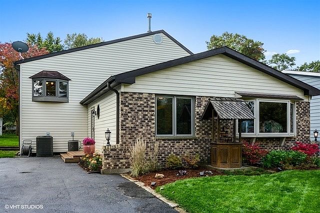 1st image of 26878 N Oakdale Ln