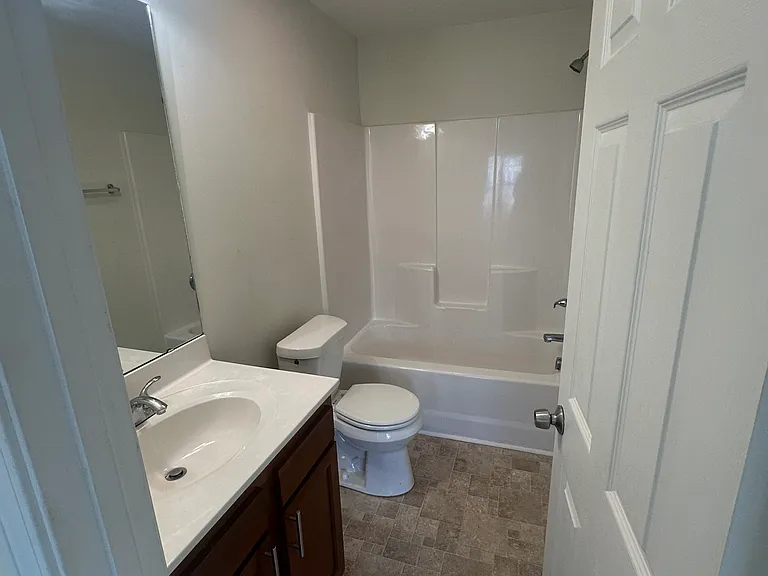 121 Summerland Dr — Photo 11