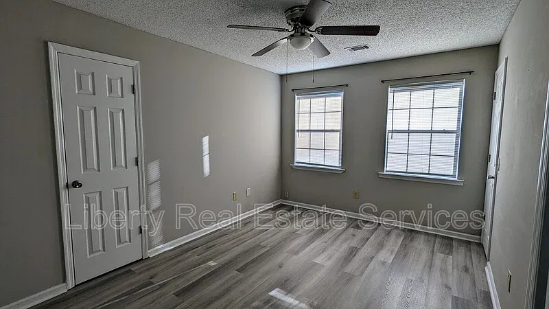 Oakridge Estates — Photo 4