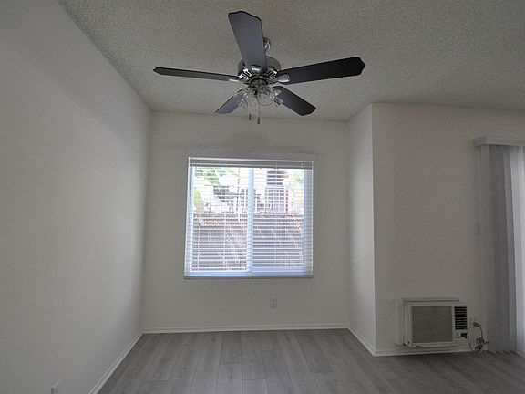 4th image of 4936 Whitsett Ave APT 3
