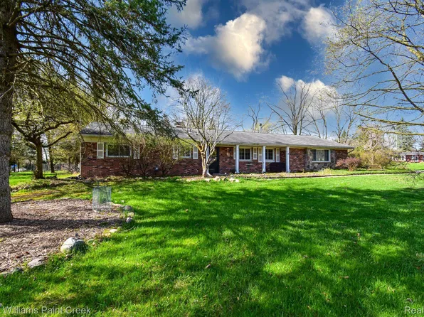 30651 Ridgeway Dr, Farmington Hills, MI 48334