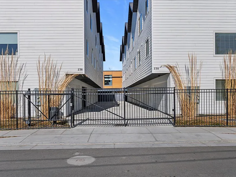 238 W Paramount Ave — Photo 10