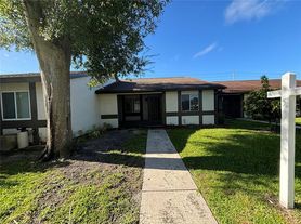 2300 Bancroft Cir S, Palm Harbor, FL