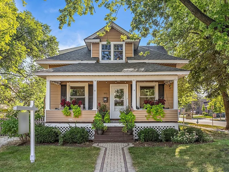 566 S Main St — Photo 1