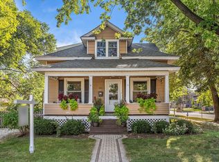 566 S Main St, Naperville, IL 60540