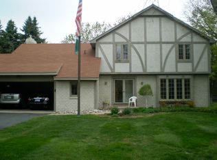 2980 Burrwick Dr SE, Grand Rapids, MI