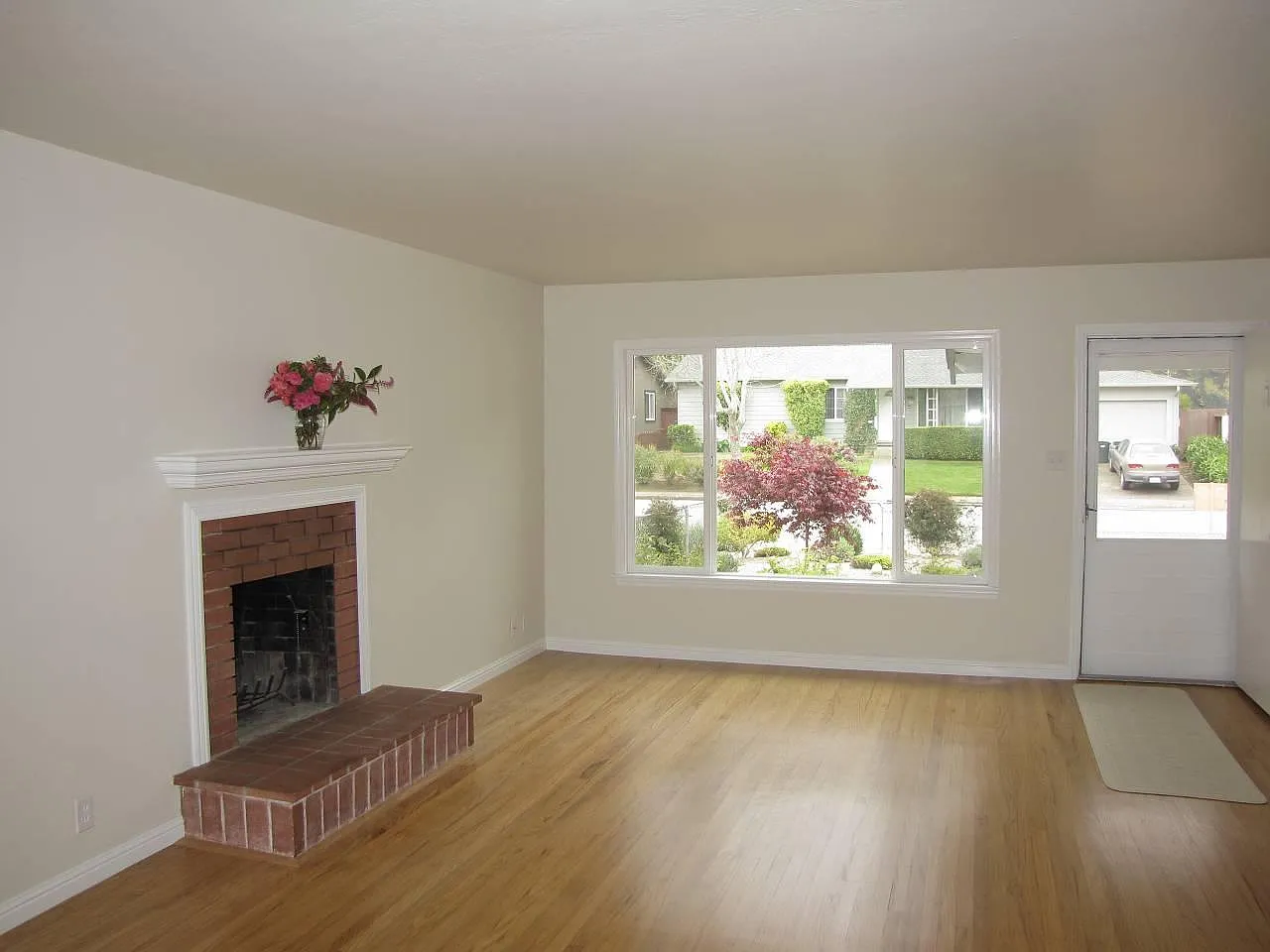 3 bed, 1040 sqft, $4,600 — Photo 4