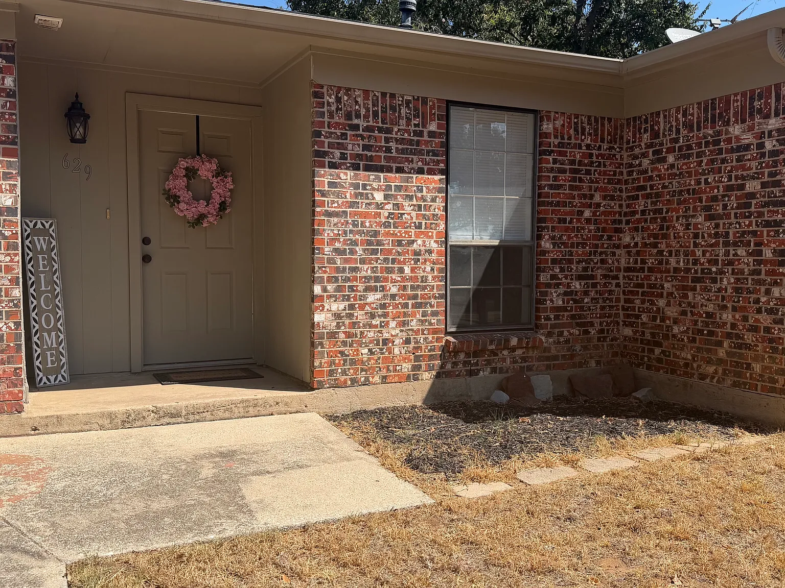 3 bed, 960 sqft, $1,595 — Photo 2