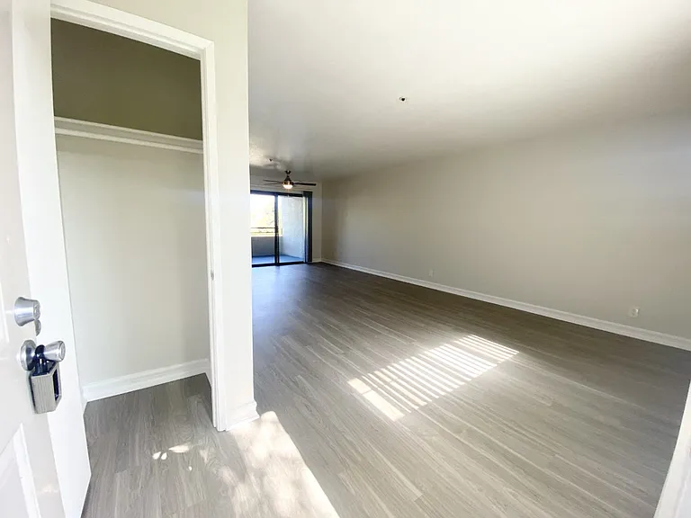 Chateau Spring Gardens Apartments — Photo 8