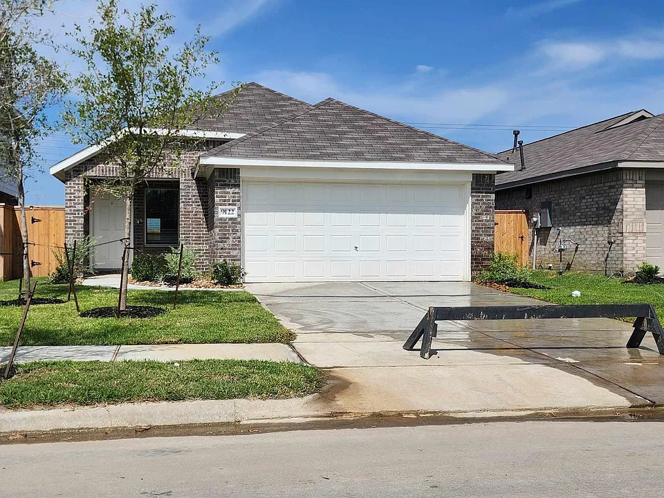 9122 Burnet Fields Dr