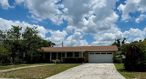 2nd image of 5142 Lake Miriam Cir