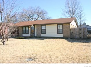 1082 E 144th Pl, Glenpool, OK 74033