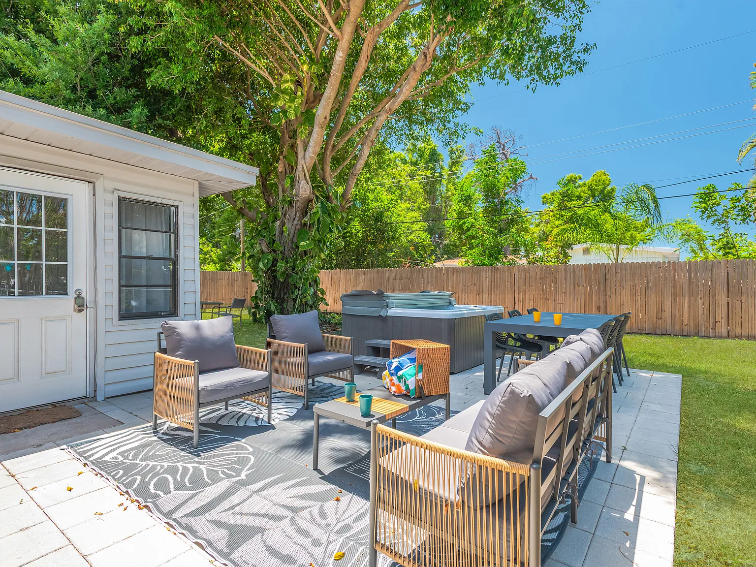 3 bed, 1400 sqft, $3,700 — Photo 3