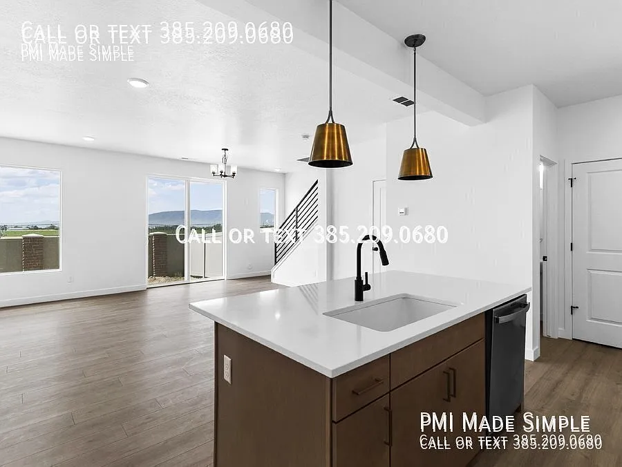 Beautiful 3 Bedroom Home in New Highland Neighborhood! — Photo 4